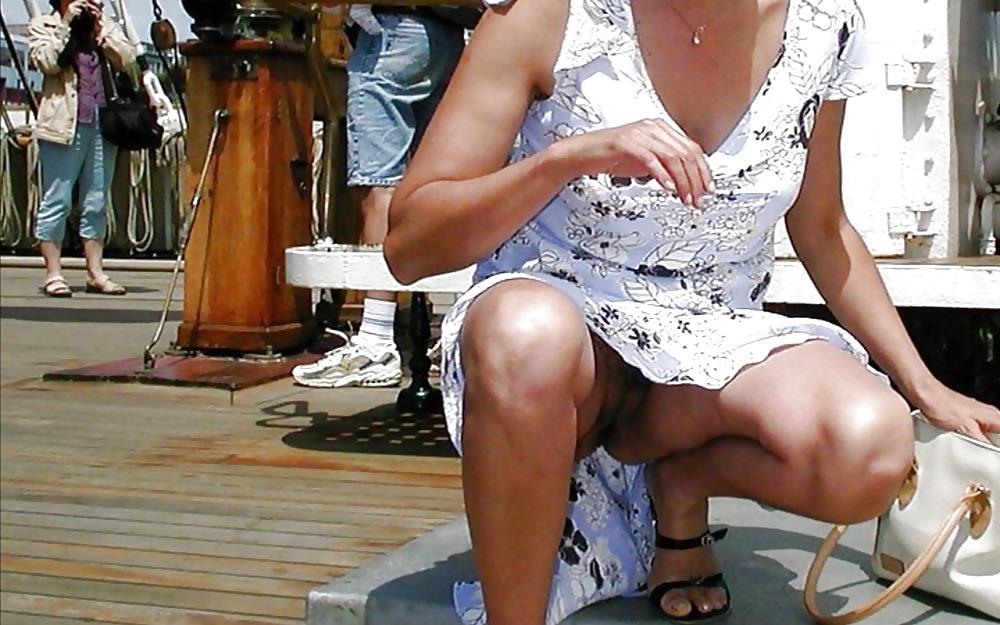 11P Orgasm ass milf pussy legs outdoor pee toes cum