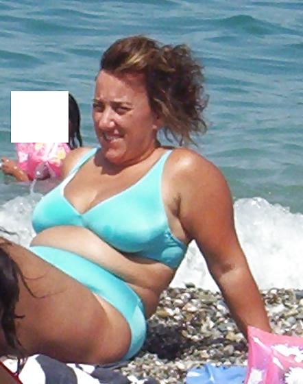 9P Candid Chubby Busty Beach Mom