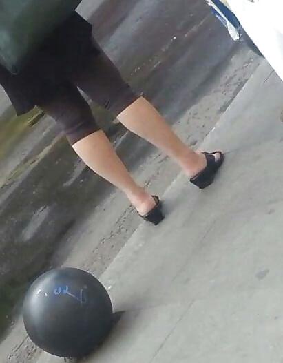 20P Spy old + young feet and legs romanian