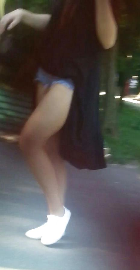 20P Spy old + young feet and legs romanian