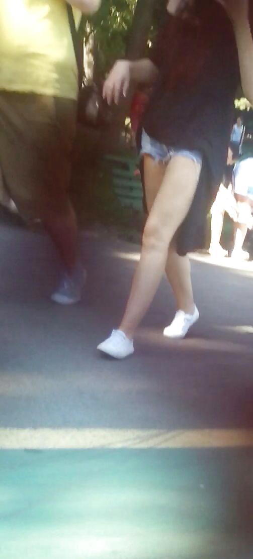 20P Spy old + young feet and legs romanian