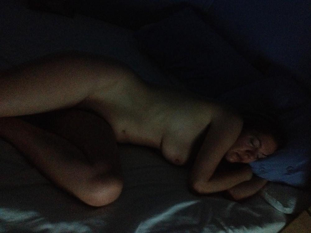5P My sister naked on her bed