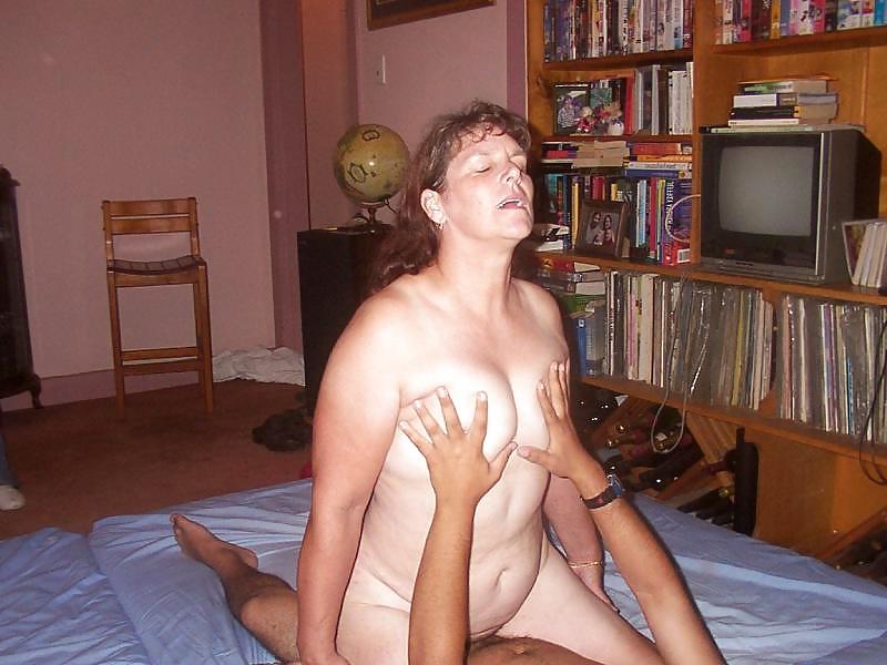 25P Aussiemom Helen fucks a gang of strangers