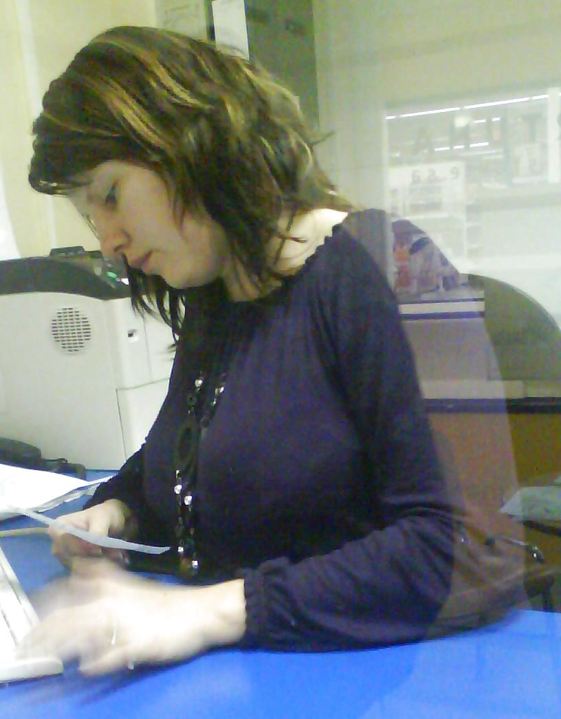 6P Huge Candid Tits at Work