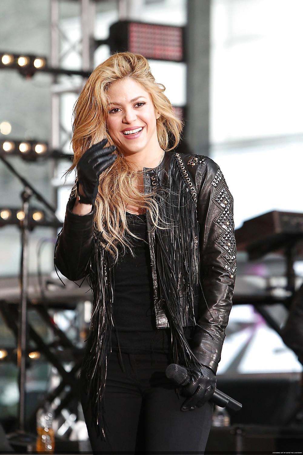 25P Shakira Today Show Sexy!!