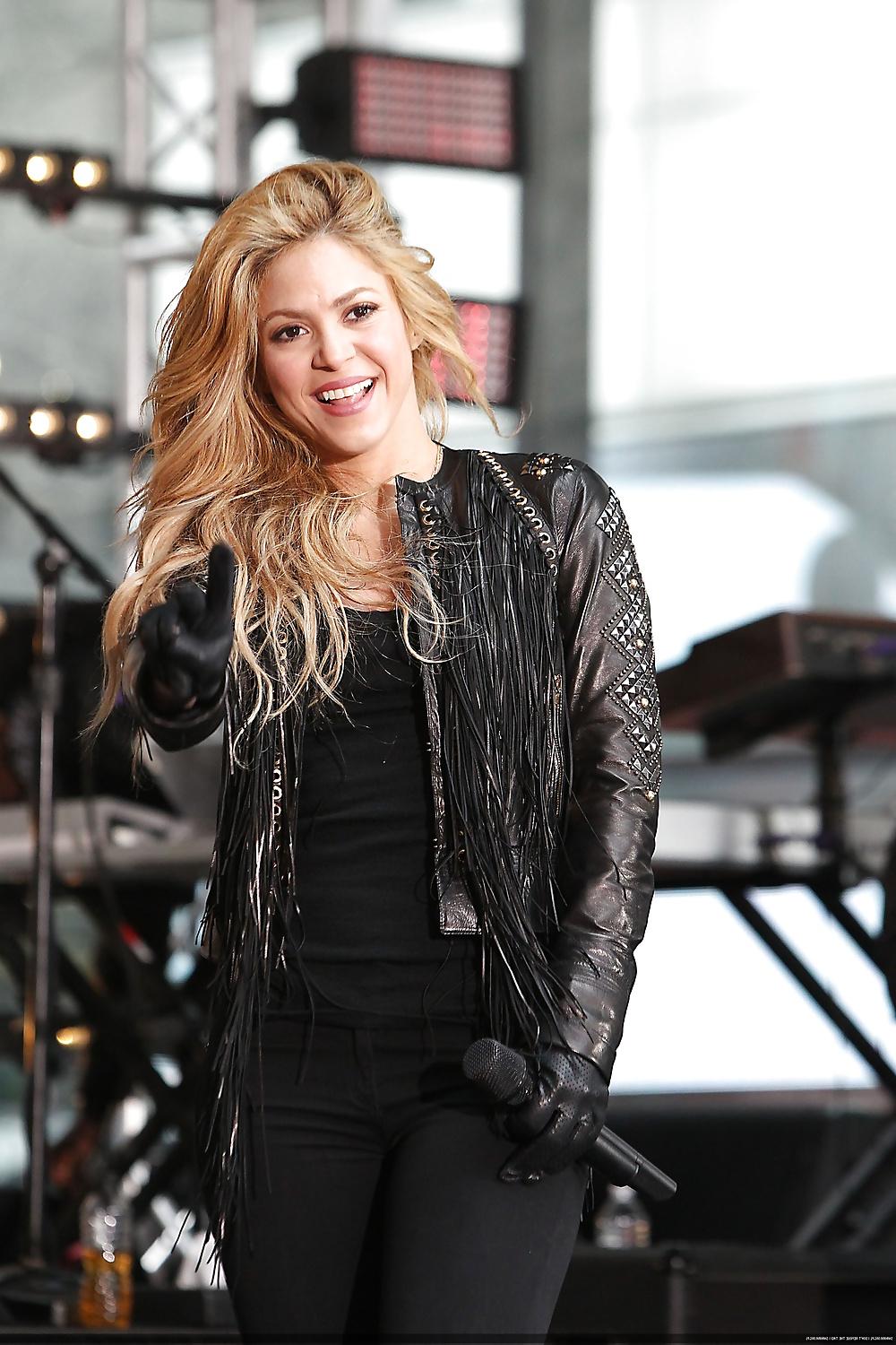 25P Shakira Today Show Sexy!!