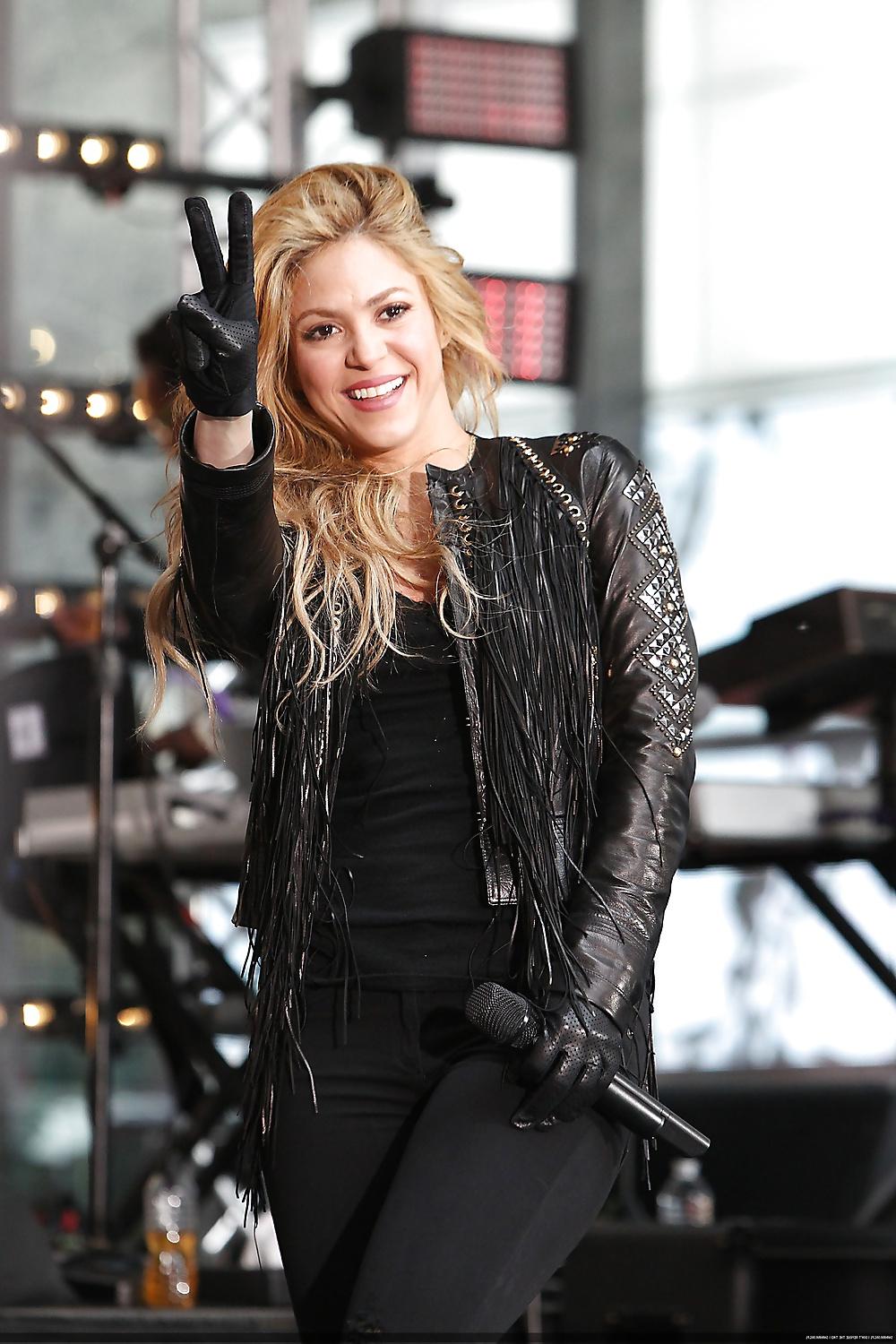 25P Shakira Today Show Sexy!!
