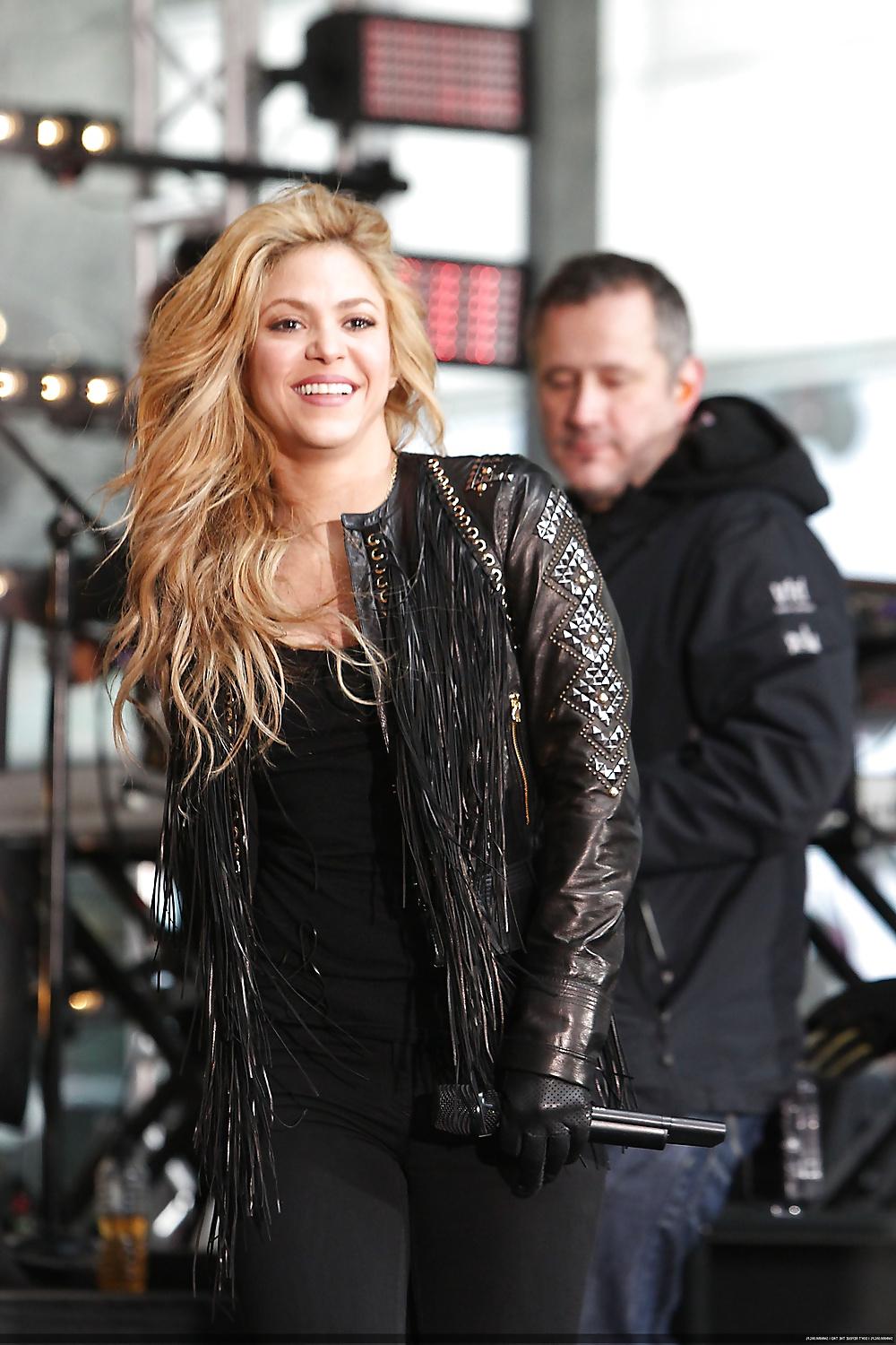 25P Shakira Today Show Sexy!!