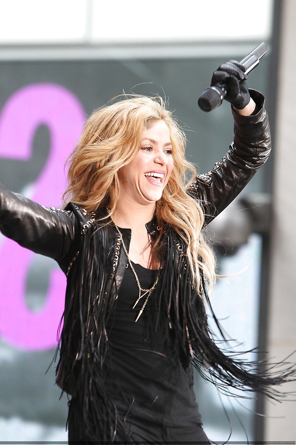 25P Shakira Today Show Sexy!!