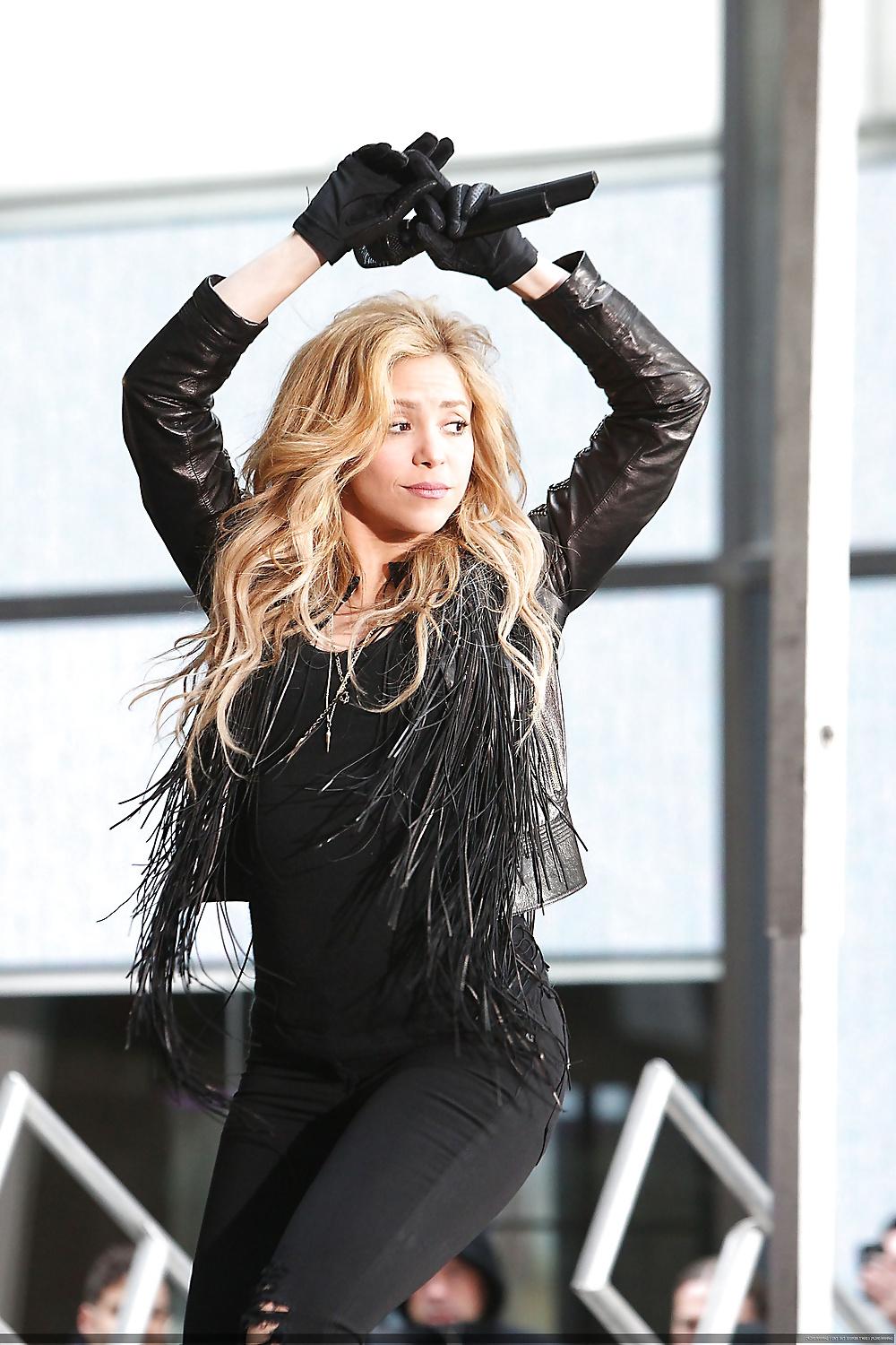 25P Shakira Today Show Sexy!!