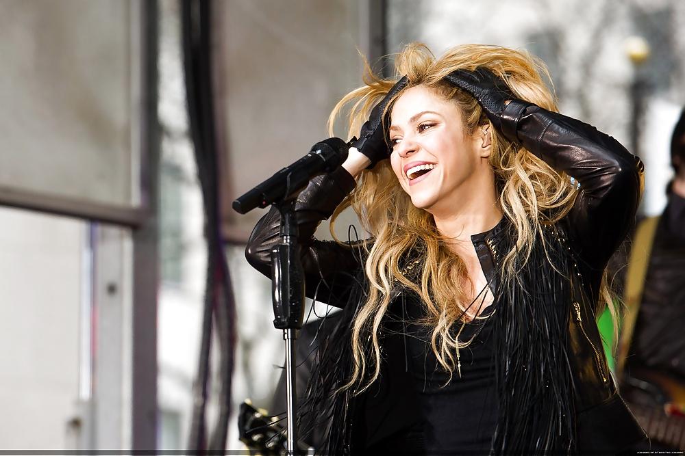 25P Shakira Today Show Sexy!!
