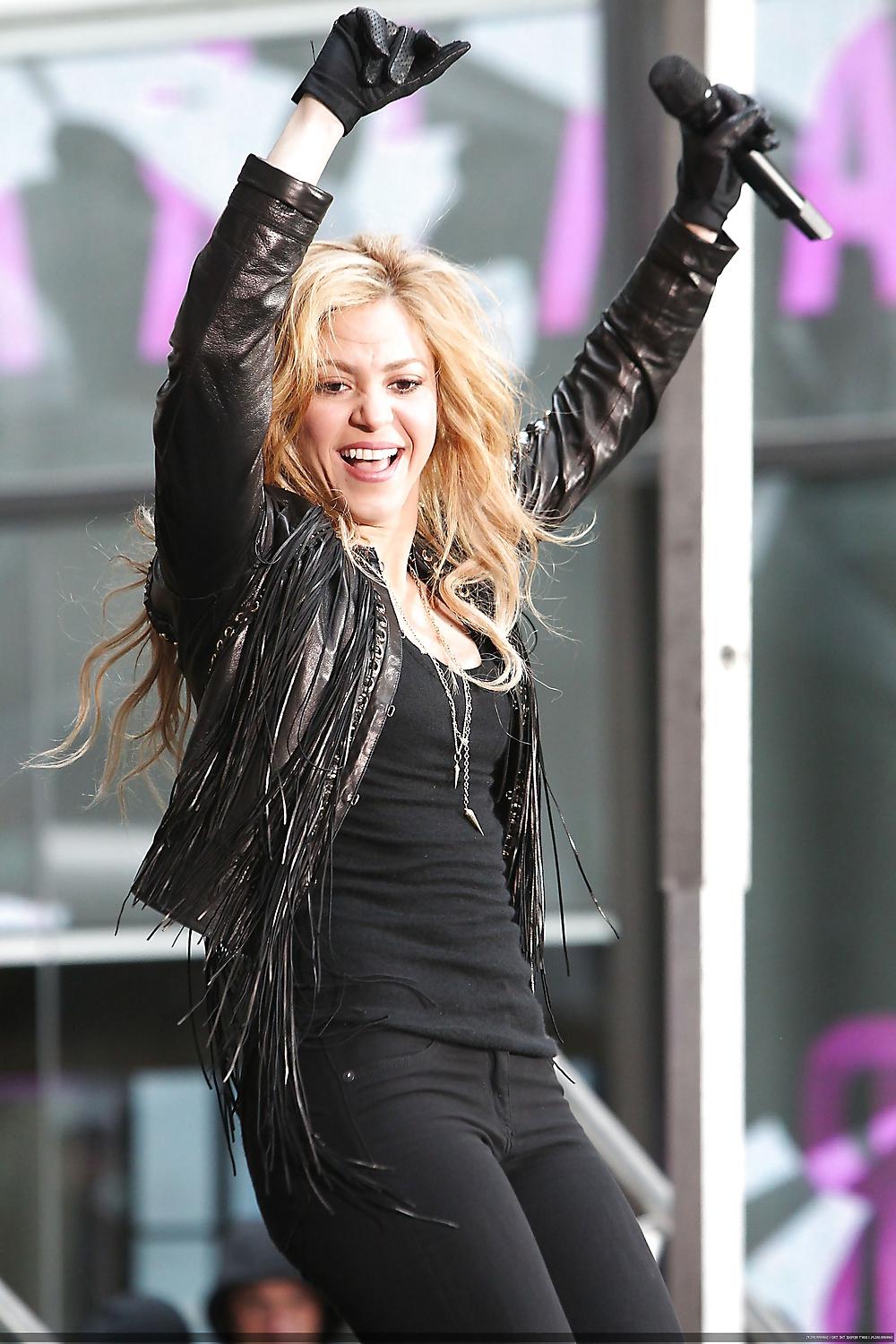 25P Shakira Today Show Sexy!!