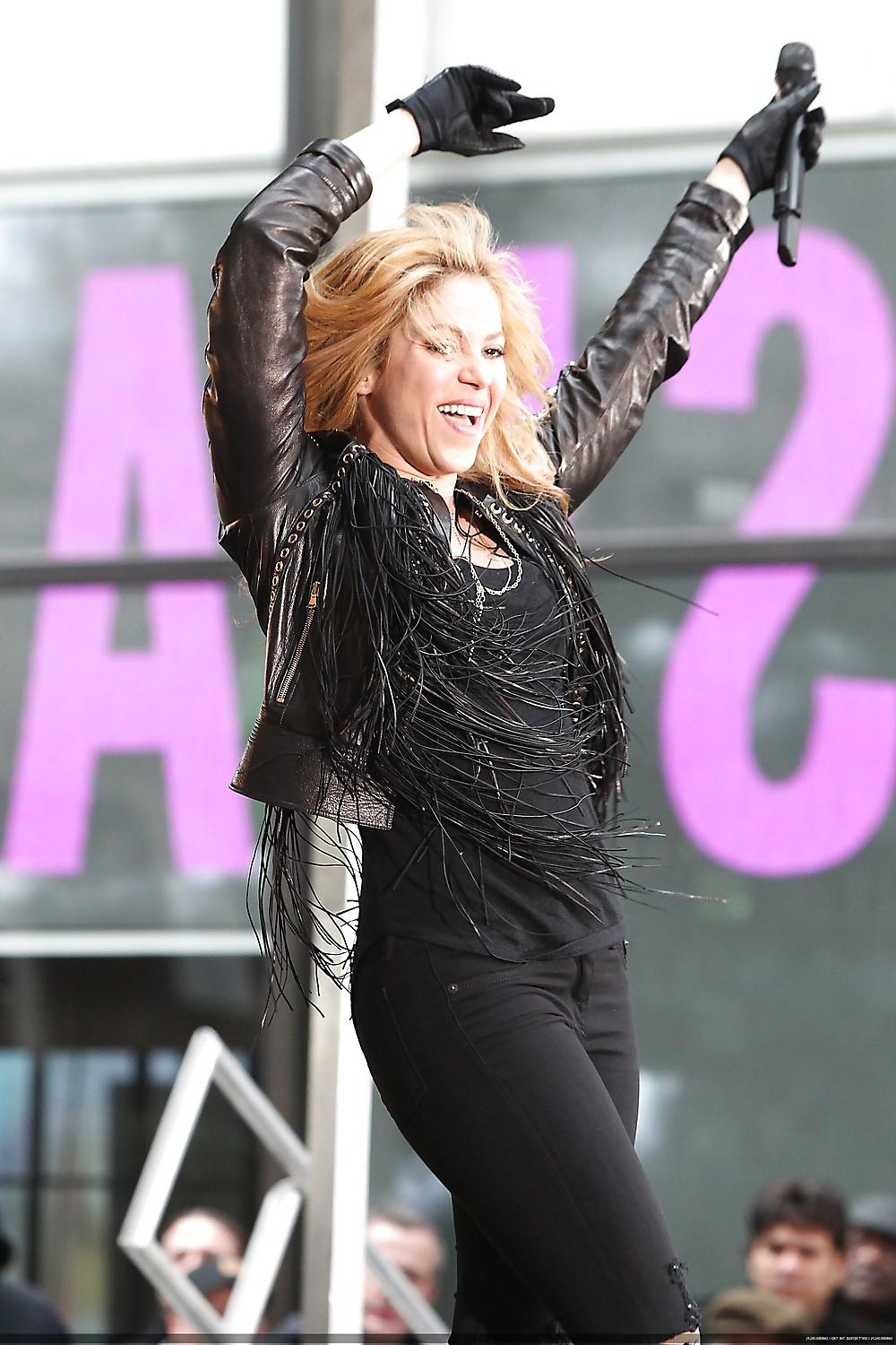 25P Shakira Today Show Sexy!!