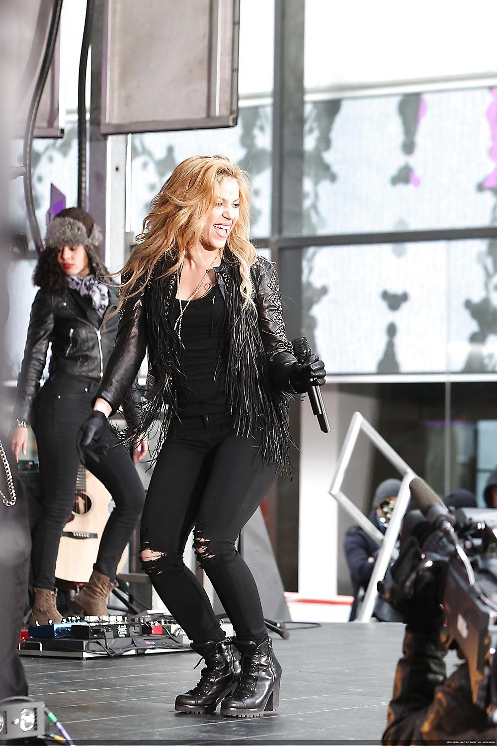 25P Shakira Today Show Sexy!!