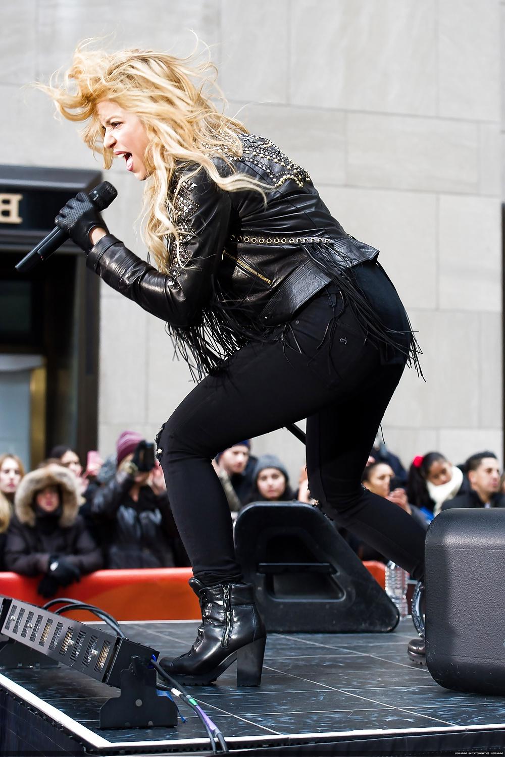 25P Shakira Today Show Sexy!!
