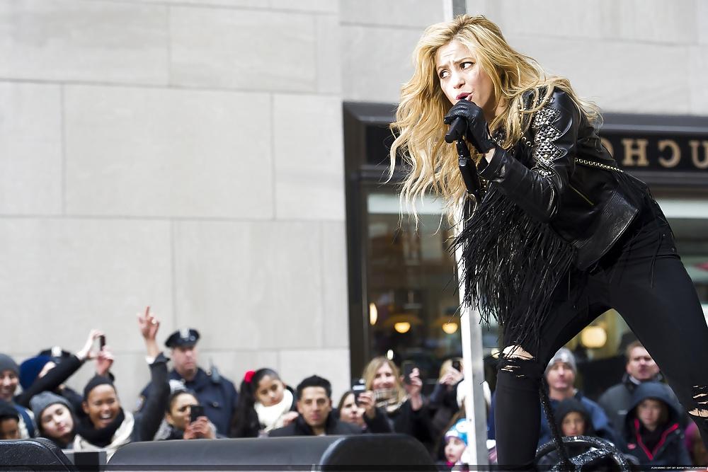 25P Shakira Today Show Sexy!!