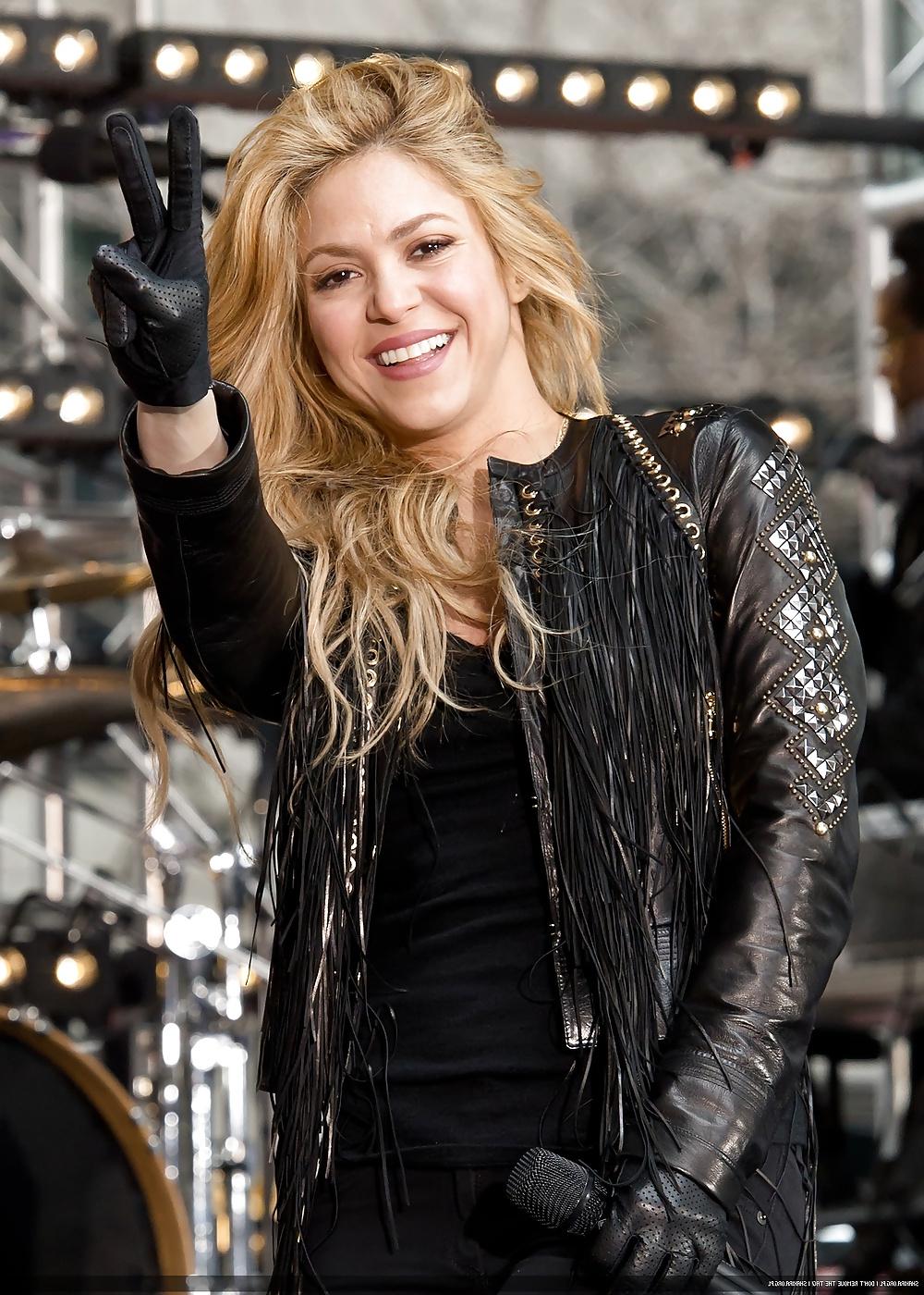 25P Shakira Today Show Sexy!!