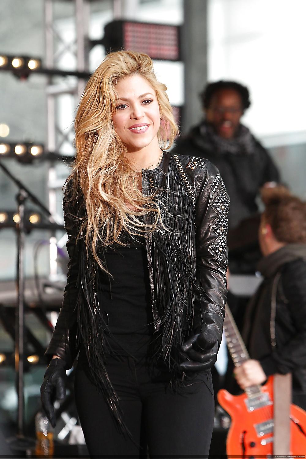 25P Shakira Today Show Sexy!!