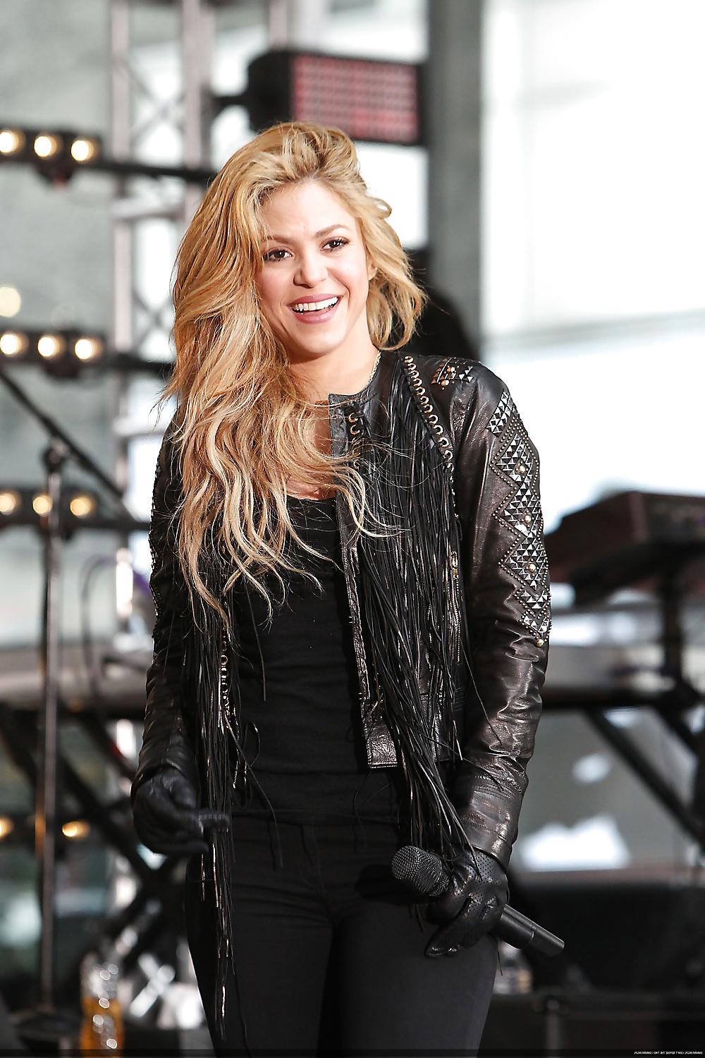25P Shakira Today Show Sexy!!