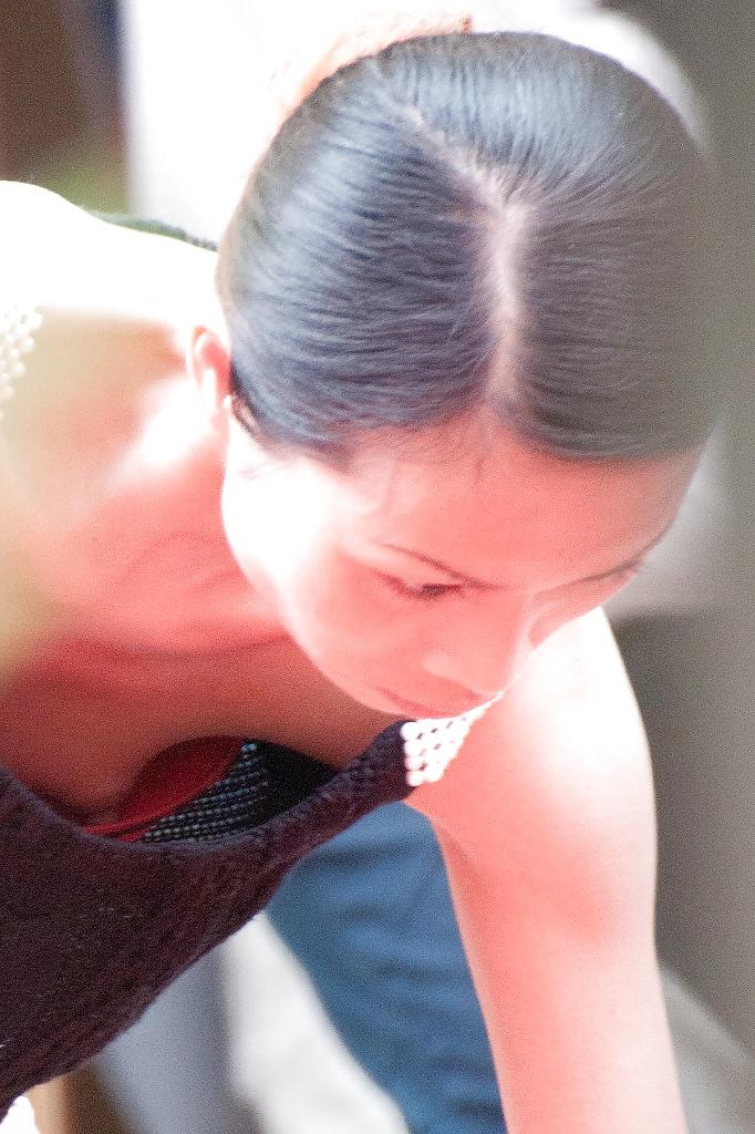 17P Candid downblouse