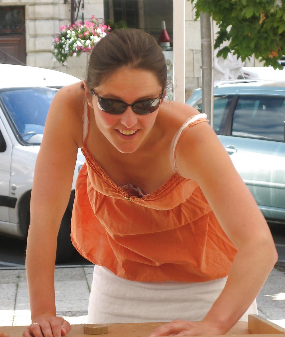 17P Candid downblouse