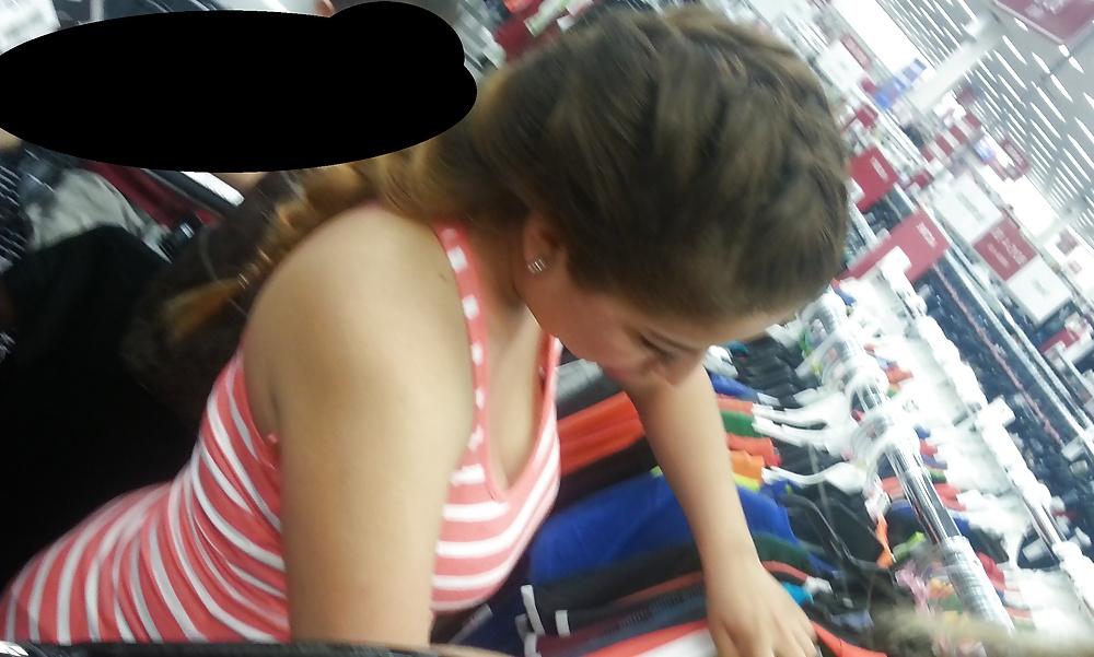 20P Sexy Mexican Panty Line Candids