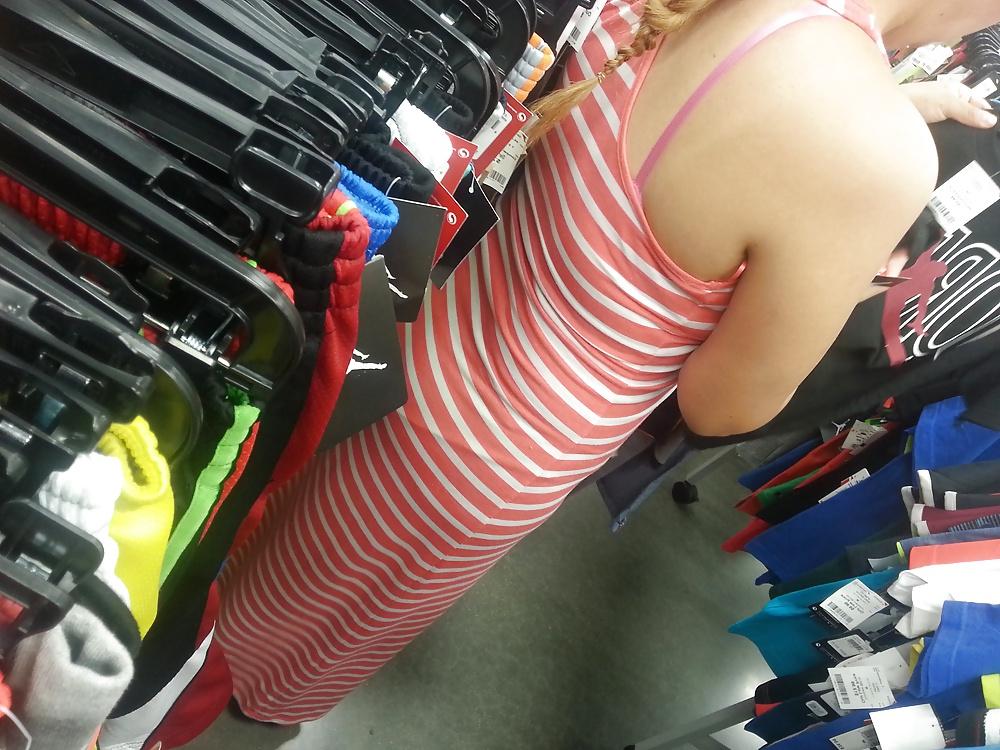 20P Sexy Mexican Panty Line Candids