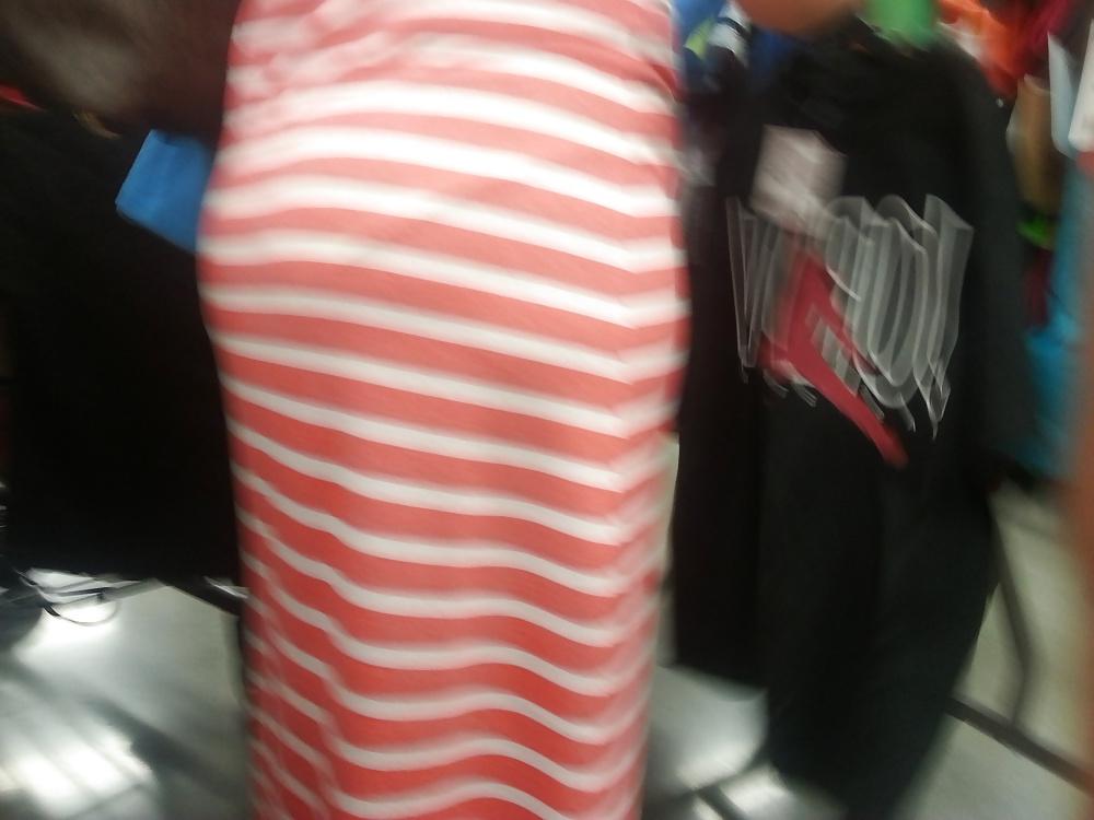 20P Sexy Mexican Panty Line Candids