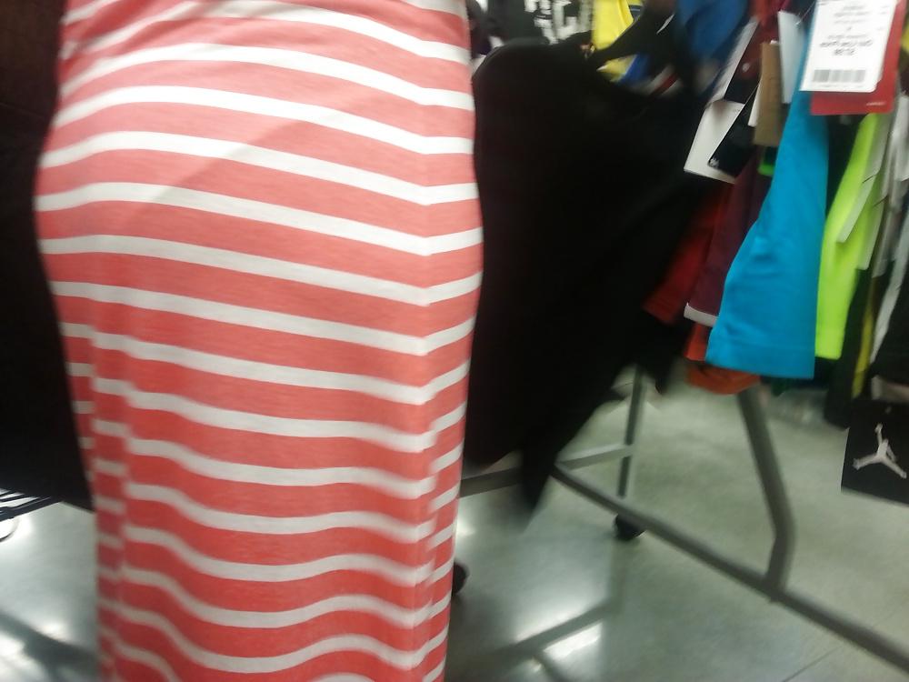20P Sexy Mexican Panty Line Candids