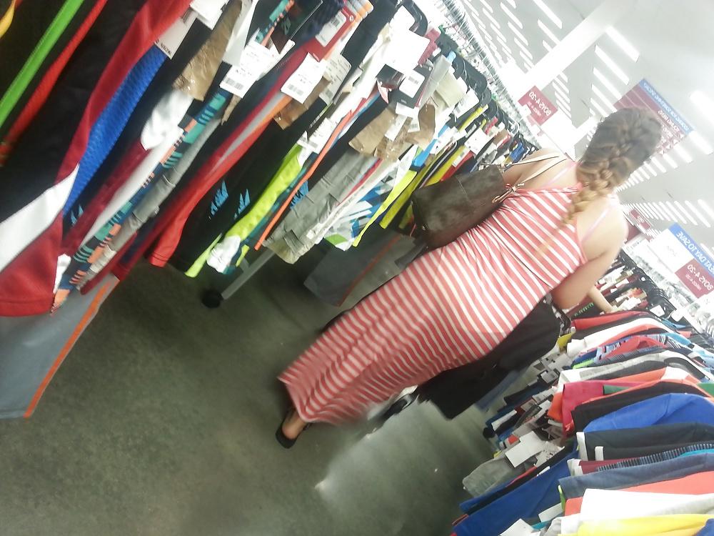 20P Sexy Mexican Panty Line Candids