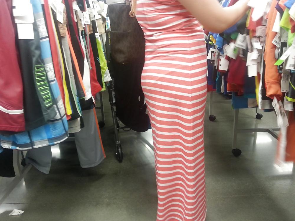 20P Sexy Mexican Panty Line Candids
