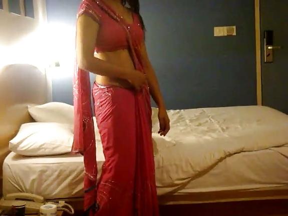 7P Indian babe having her honeymoon leaked !!!