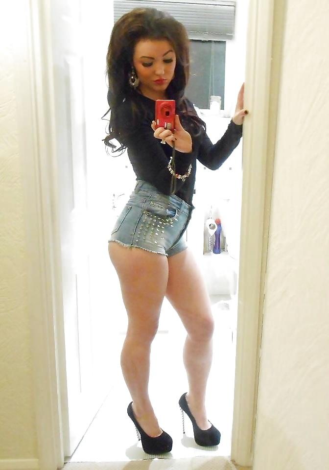 25P Sexy Girls In Shorts