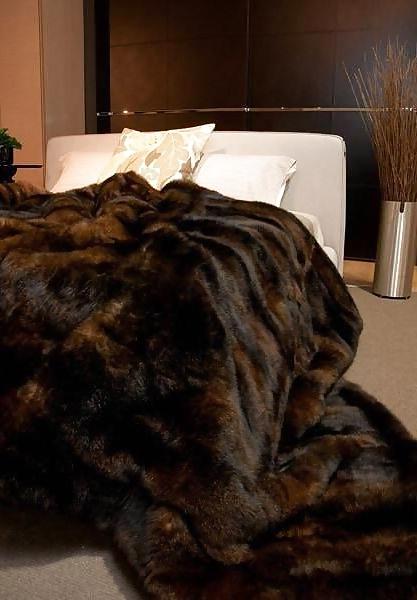 19P Fur Bed - pleasure on fur