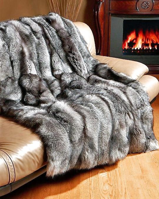 19P Fur Bed - pleasure on fur