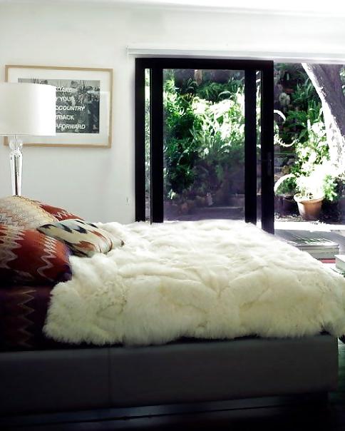19P Fur Bed - pleasure on fur