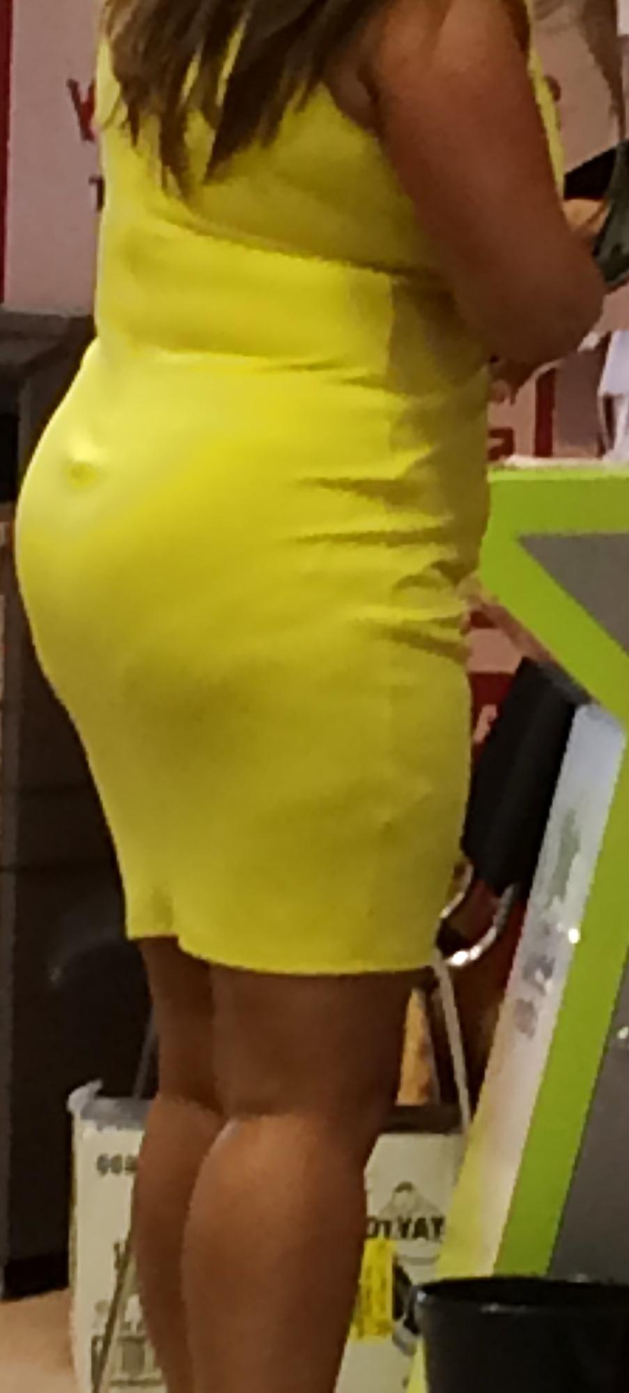 11P Sexy High Heeled MIlf in Supermarket