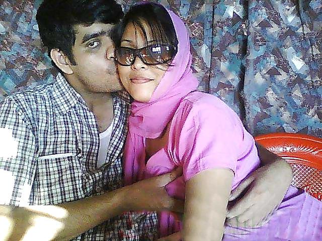 10P Sexy indian couple