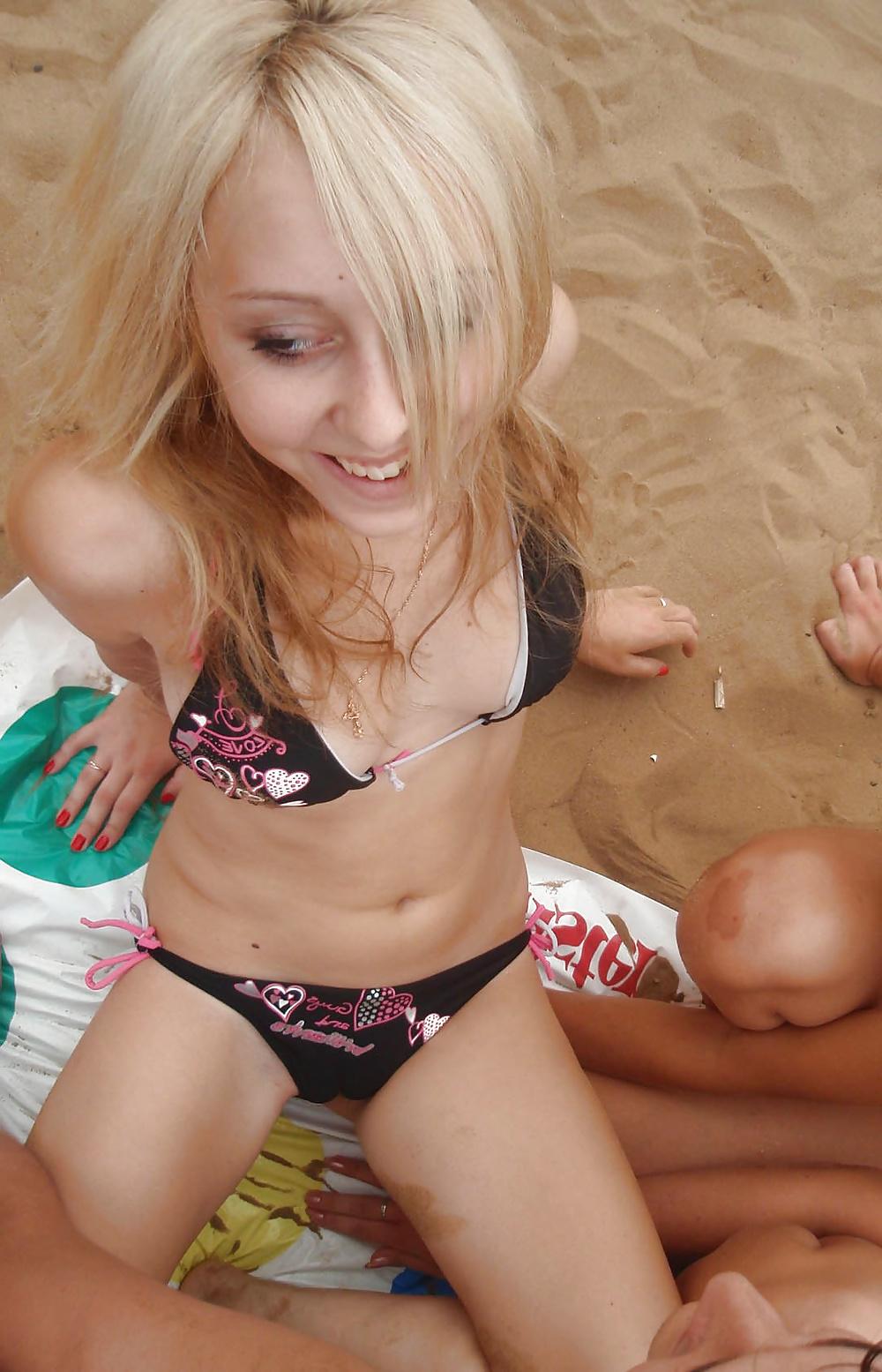 25P Bikini Camel-Toe