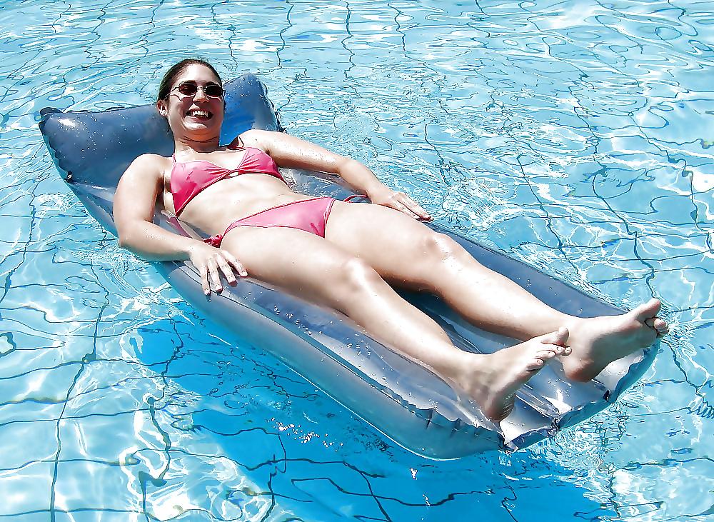 25P Bikini Camel-Toe
