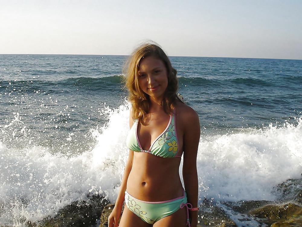 25P Bikini Camel-Toe