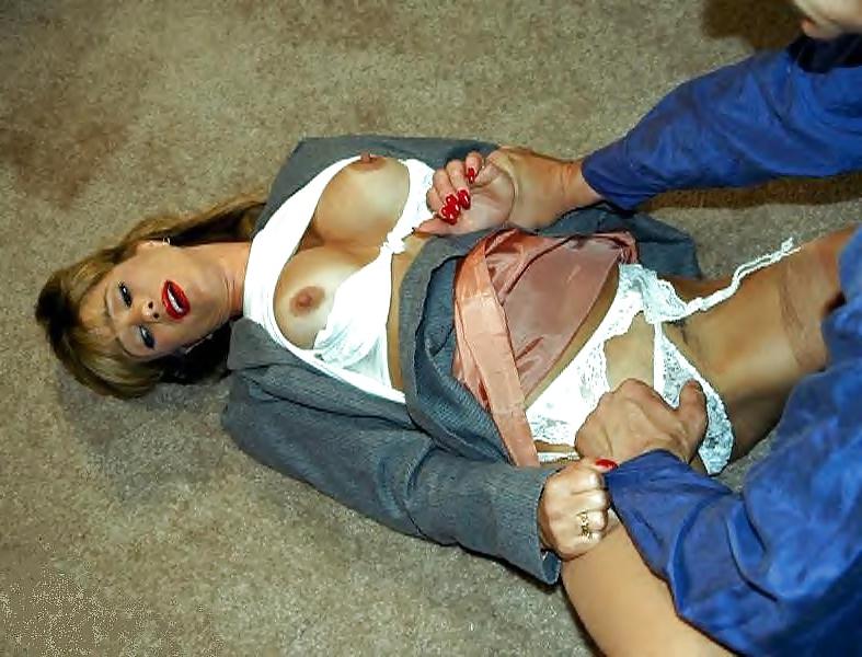 6P Mature babe in trouble -The realtor loses her white panties.