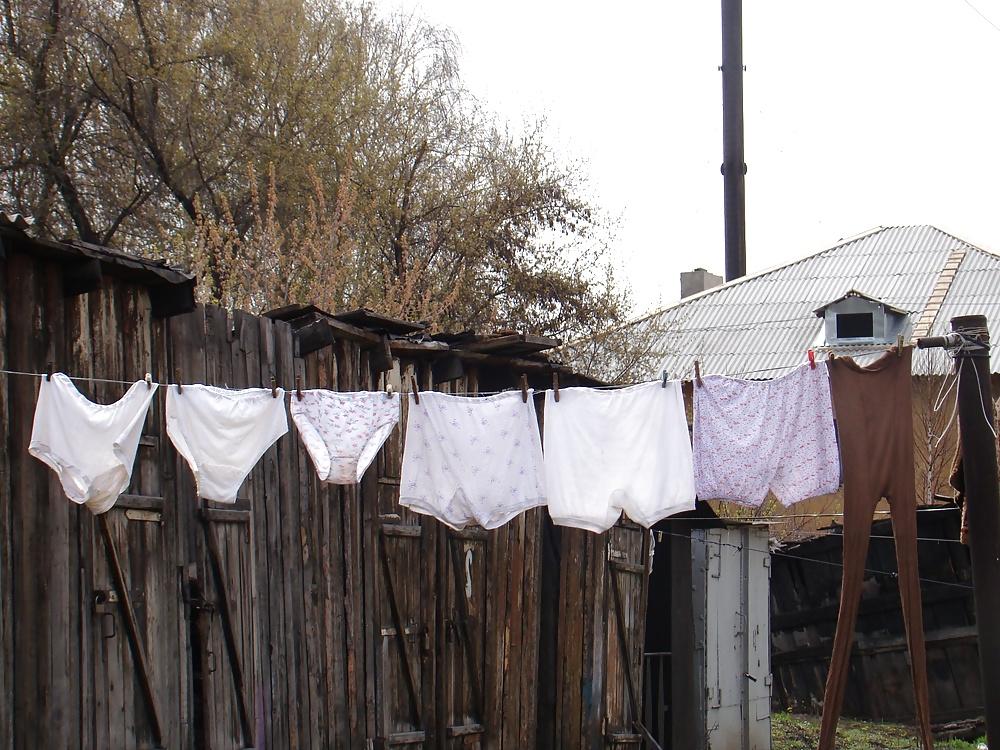 19P Knickers and panties on a clothesline! Amateur!