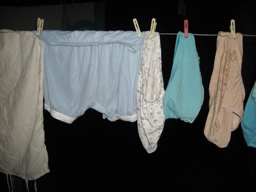 19P Knickers and panties on a clothesline! Amateur!