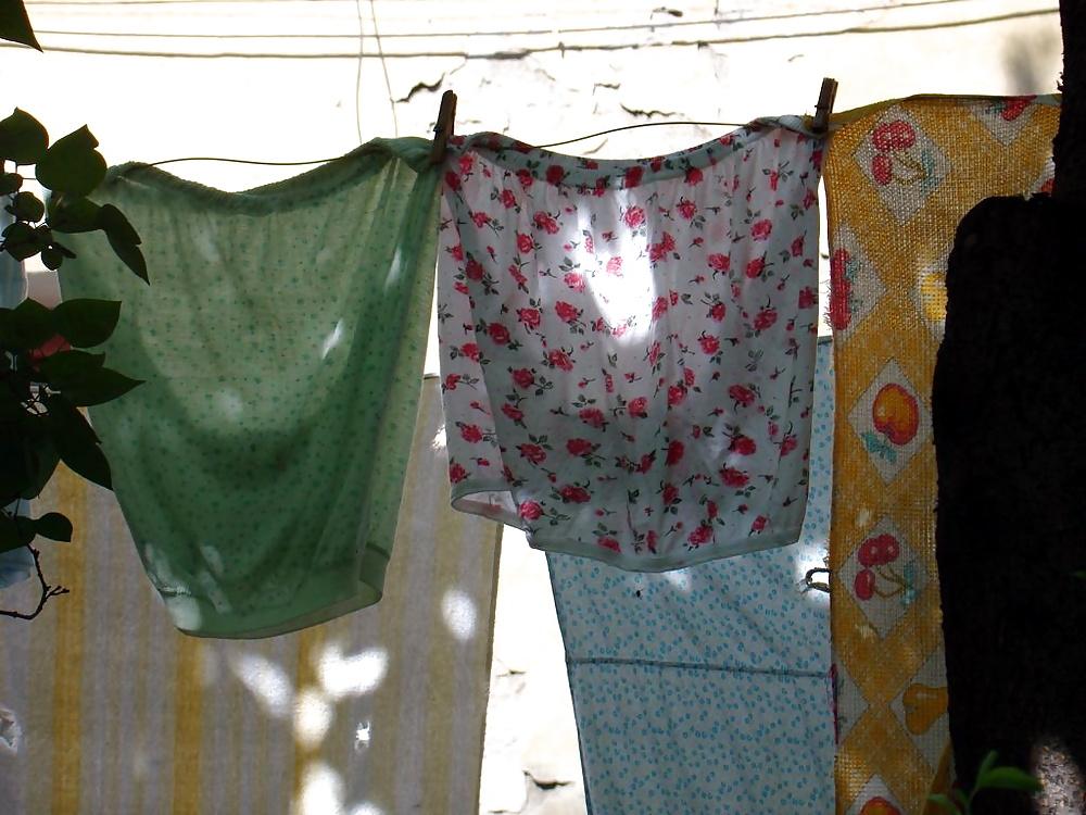 19P Knickers and panties on a clothesline! Amateur!