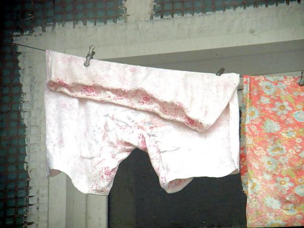 19P Knickers and panties on a clothesline! Amateur!