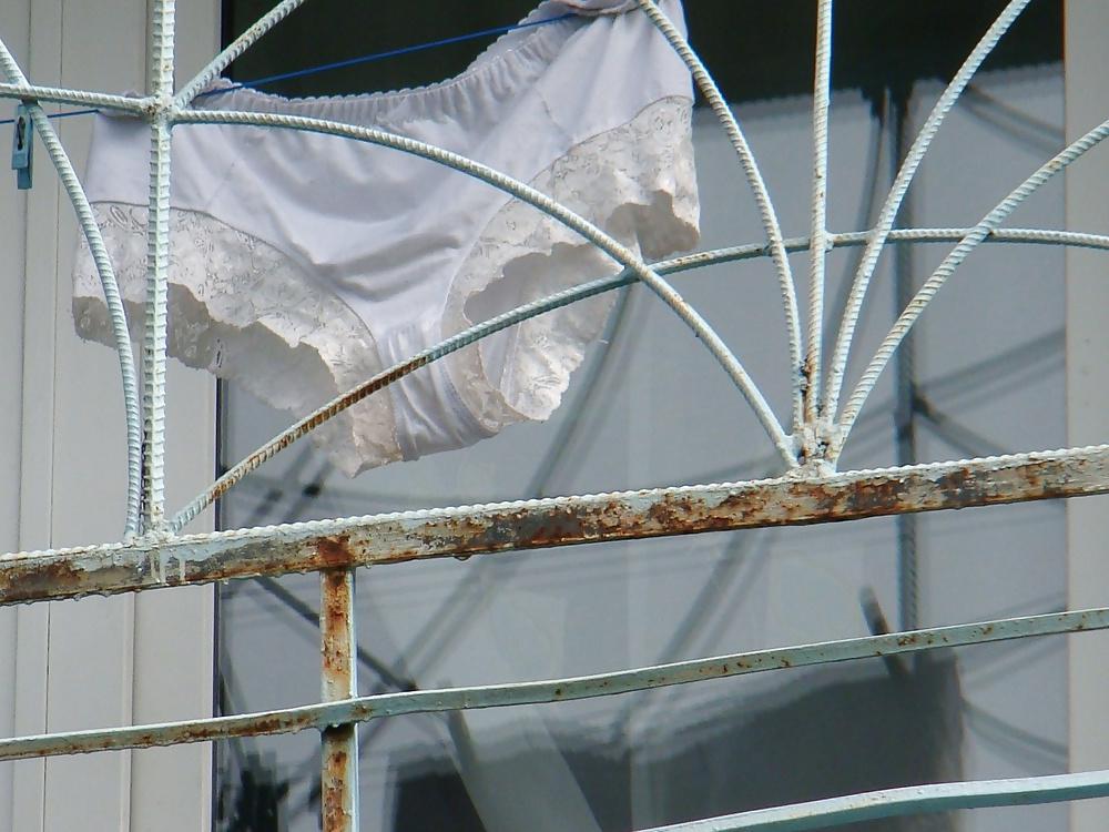19P Knickers and panties on a clothesline! Amateur!