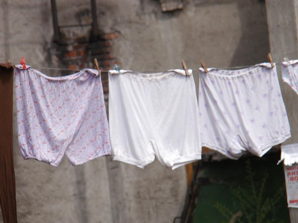 19P Knickers and panties on a clothesline! Amateur!