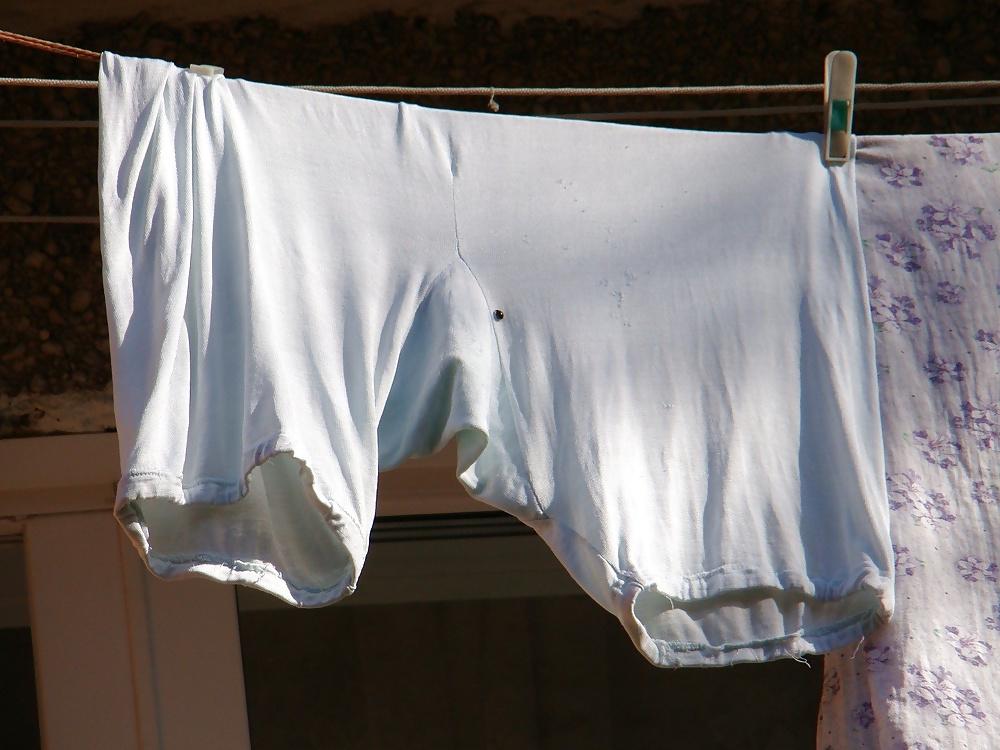 19P Knickers and panties on a clothesline! Amateur!
