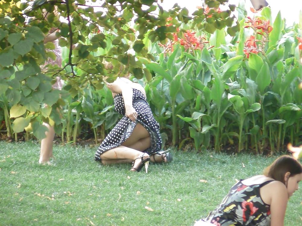 25P Outdoor pussy spy 7